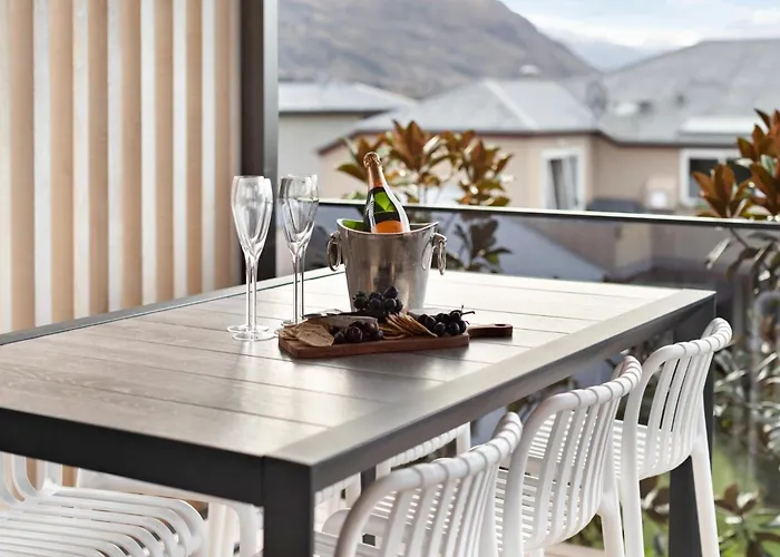 Elegance On Warren *
